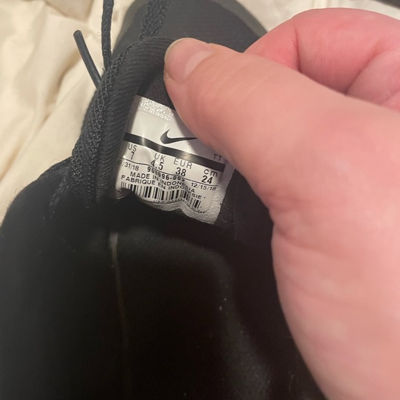 Nike sneakers - Picture 3 of 3